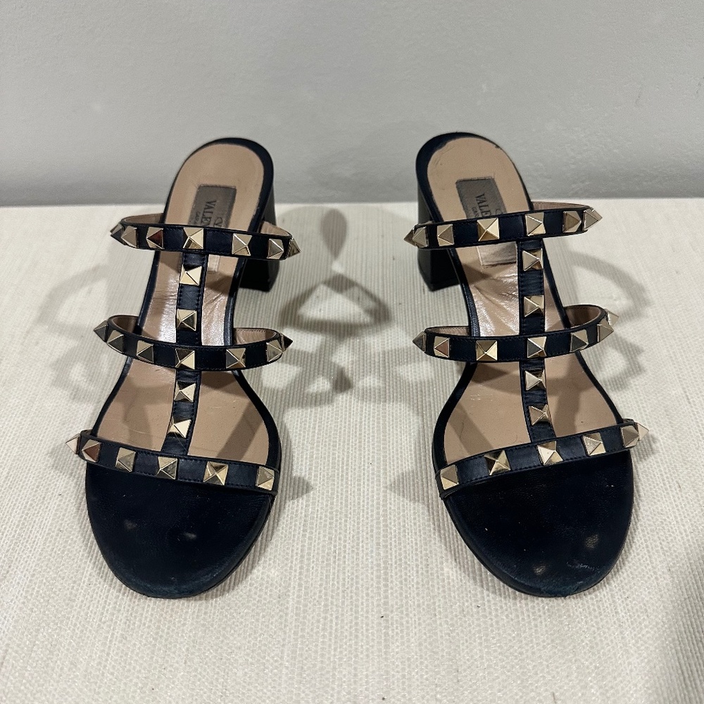 Black Valentine Rockstud Heel Sandel (size 36)